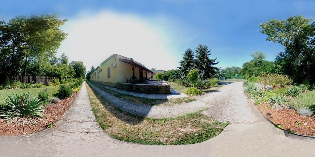 Hotel Fortuna Panzio Orosháza Esterno foto
