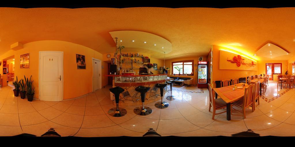 Hotel Fortuna Panzio Orosháza Esterno foto