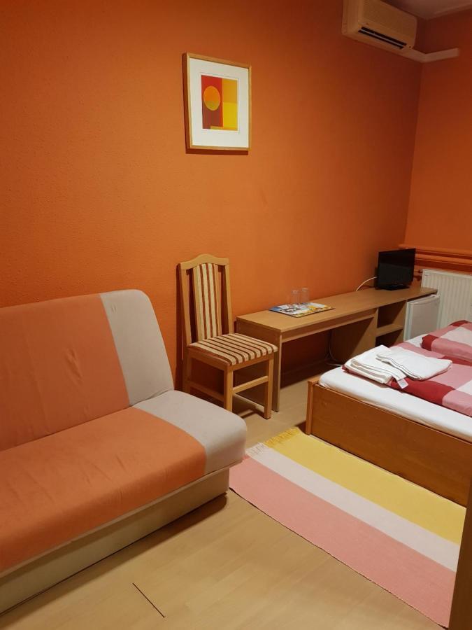 Hotel Fortuna Panzio Orosháza Esterno foto